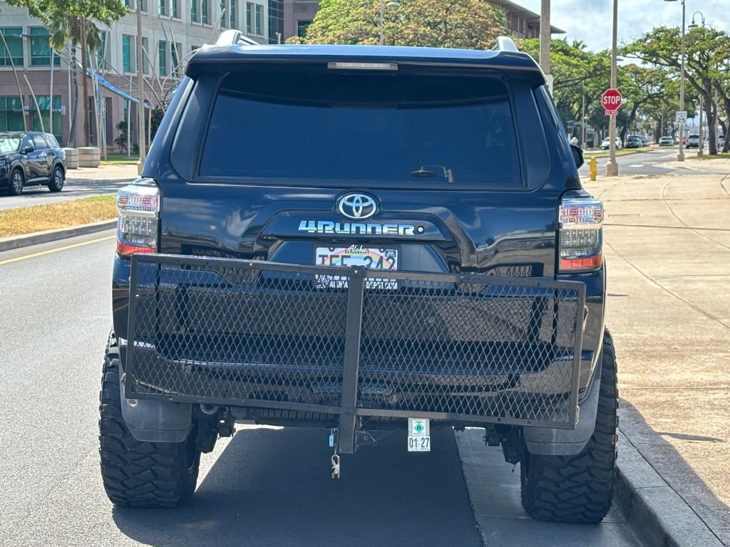 Used 2017 Toyota 4Runner SR5 AWD/4WD image 4