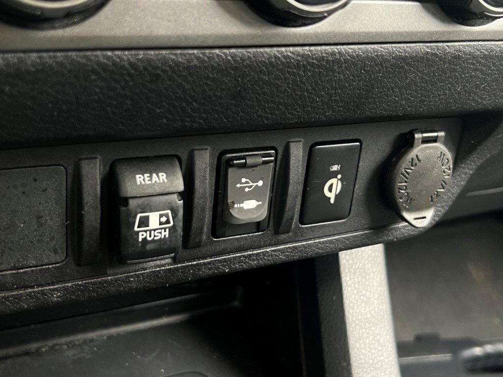 Used 2018 Toyota Tacoma TRD Off-Road image 28