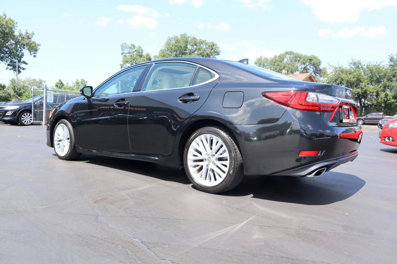 Used 2016 Lexus ES 350 w/ Ultra Luxury Package FWD image 3