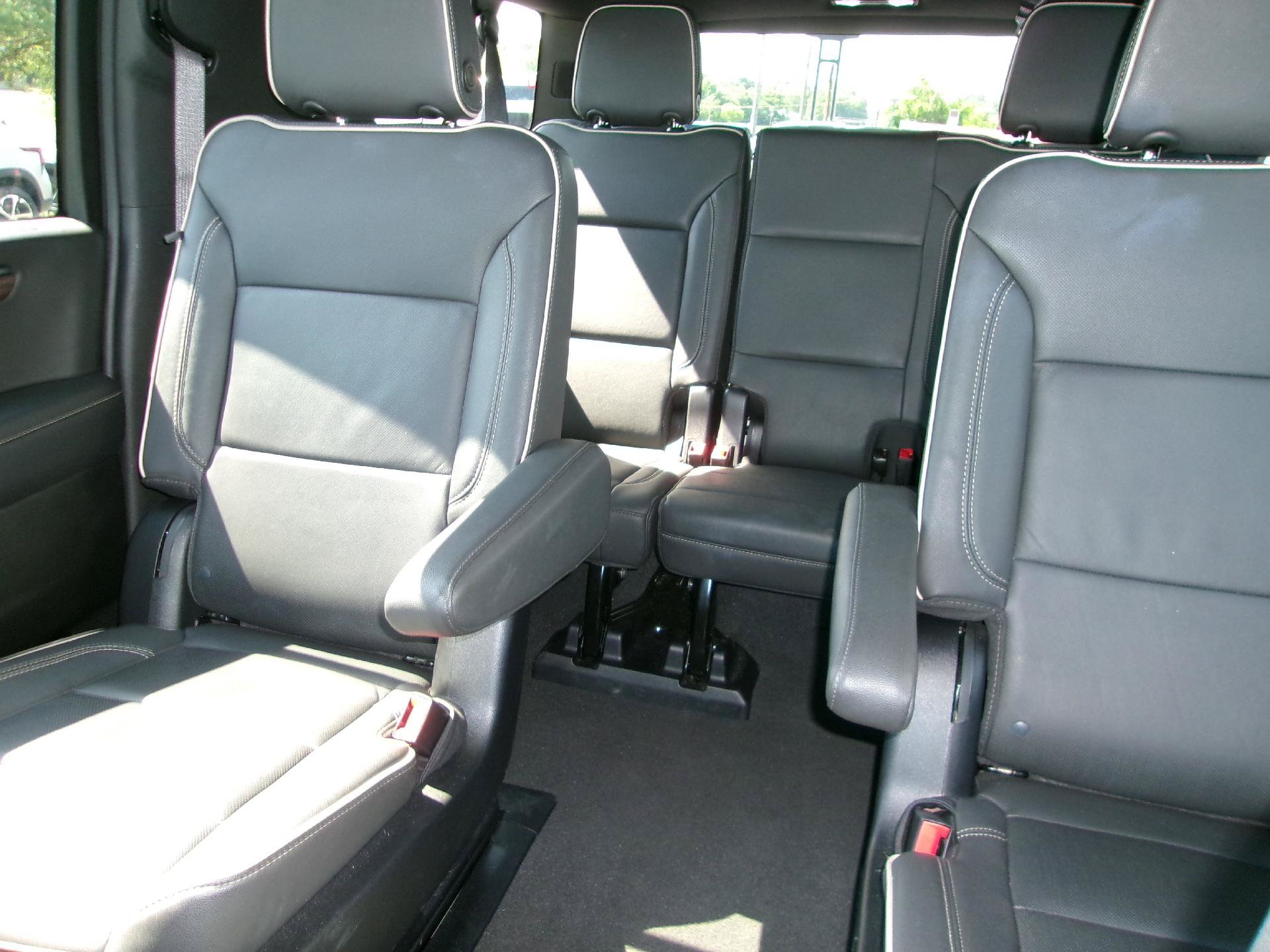 Certified 2025 Chevrolet Suburban Premier AWD/4WD image 15