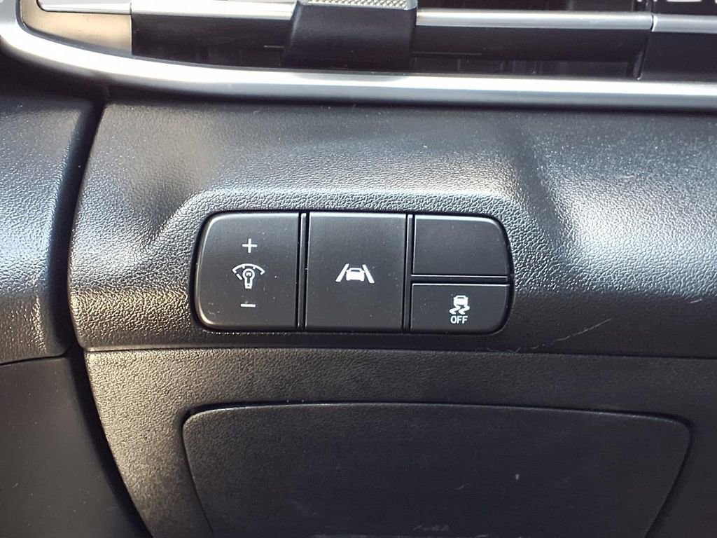 Used 2023 Hyundai Elantra SEL image 14