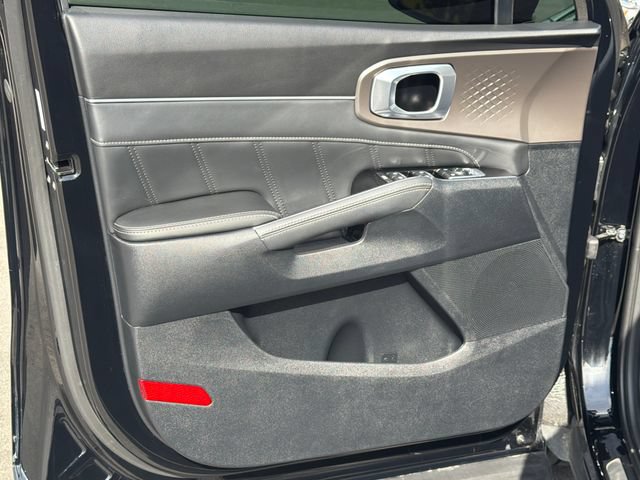 Certified 2025 Kia Sorento SX FWD image 17