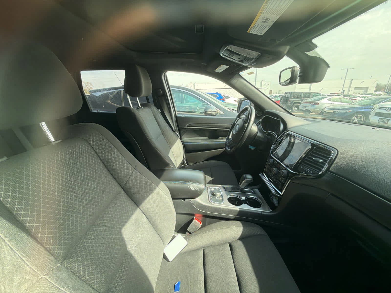 Used 2019 Jeep Grand Cherokee Laredo image 9