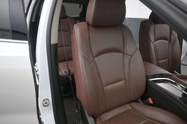 Used 2019 Buick Enclave Avenir w/ Avenir Technology Package AWD/4WD image 21