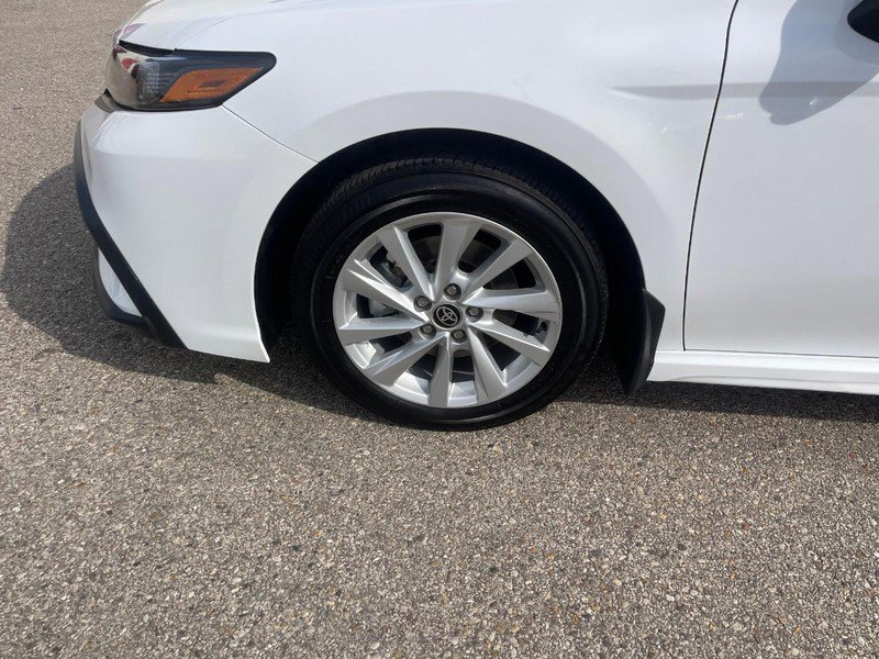 Used 2024 Toyota Camry SE image 6