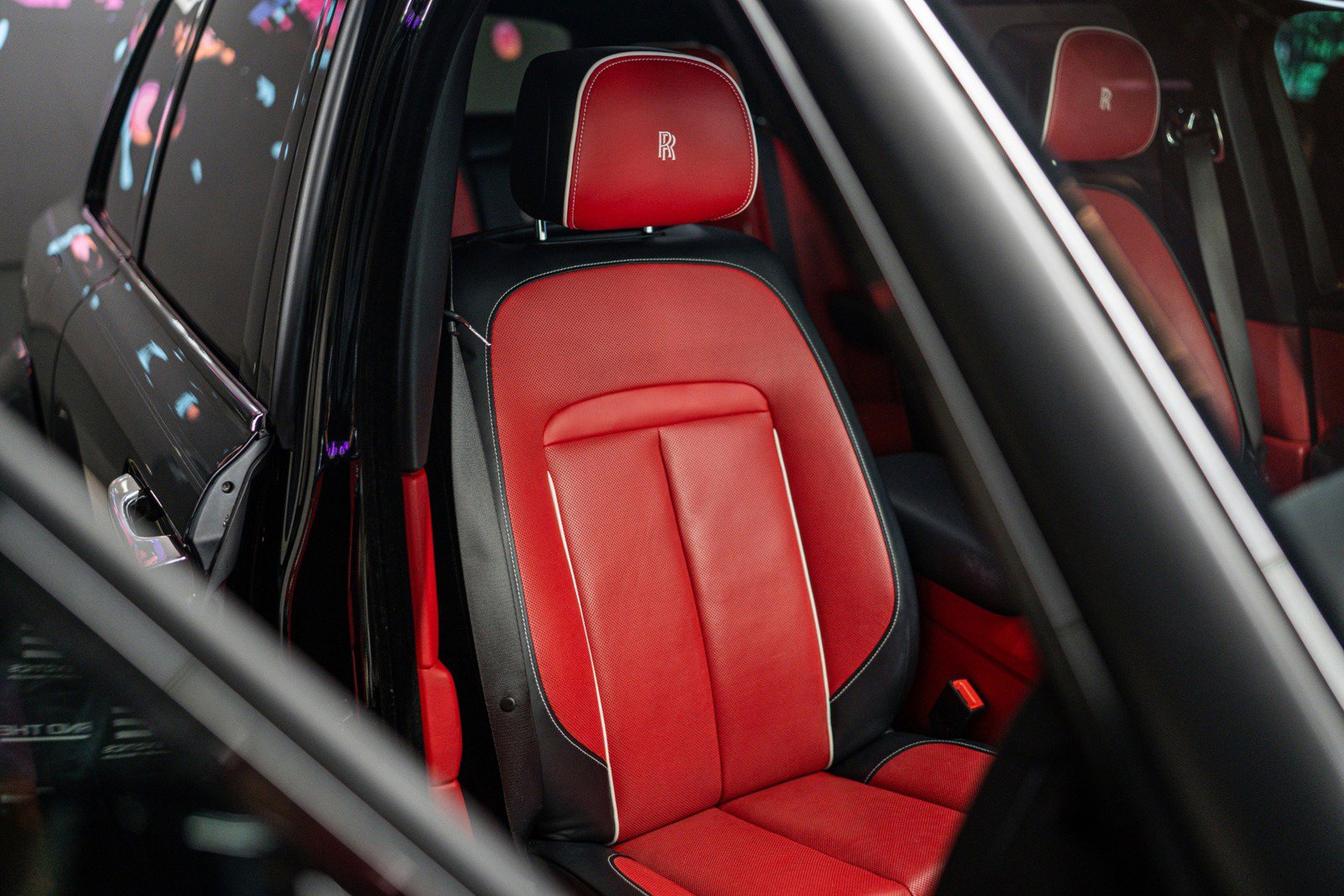 Used 2022 Rolls-Royce Cullinan Black Badge image 13