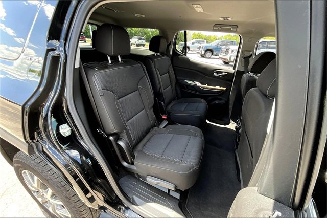 Used 2023 GMC Acadia SLE image 25