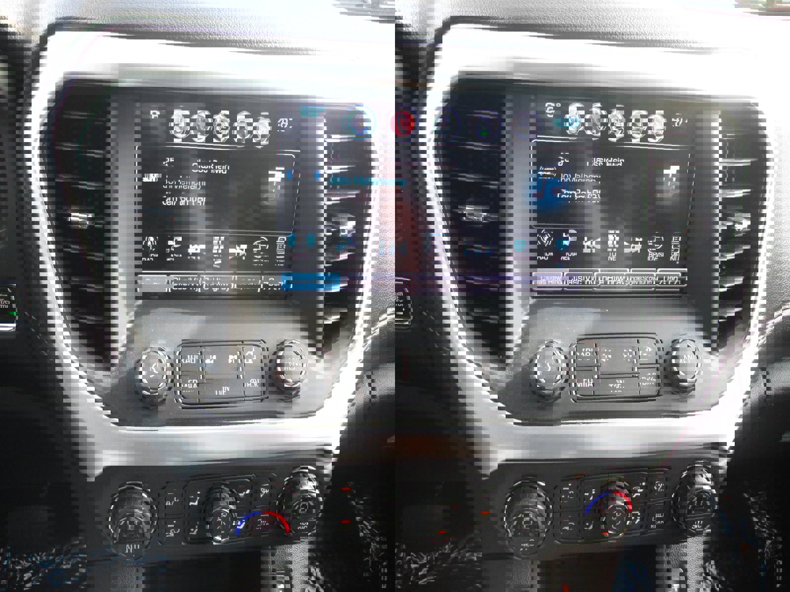 Used 2018 GMC Acadia SLT image 18