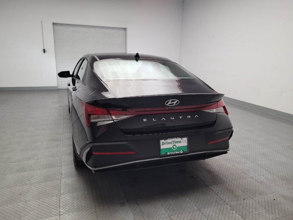 Used 2024 Hyundai Elantra SE FWD image 6