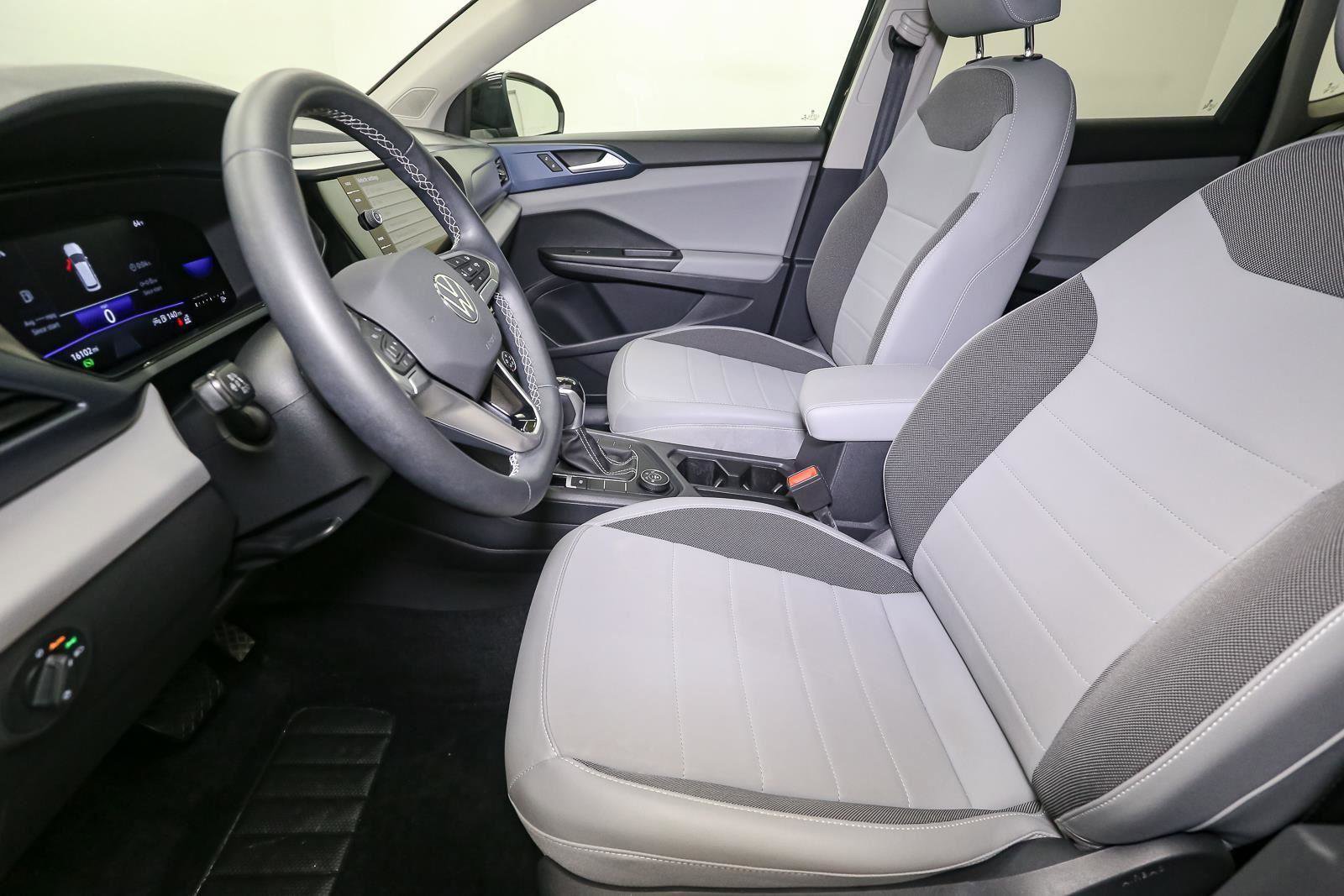 Certified 2022 Volkswagen Taos SE w/ Panoramic Sunroof Package AWD/4WD image 48