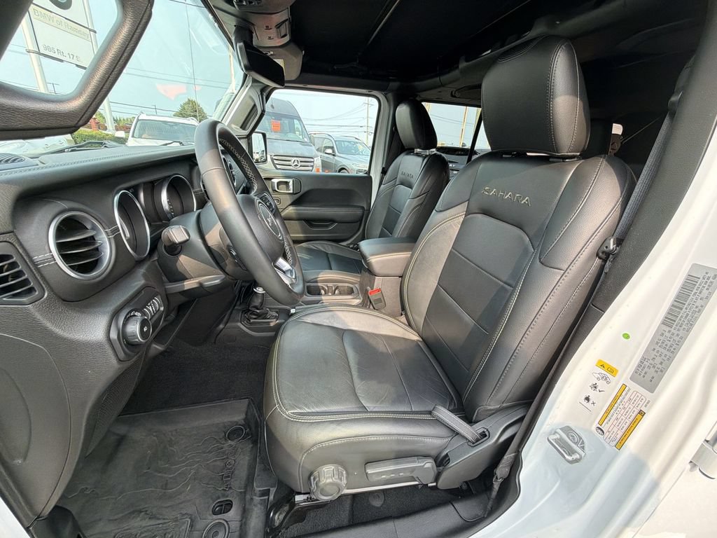 Used 2018 Jeep Wrangler Unlimited Sahara AWD/4WD image 19