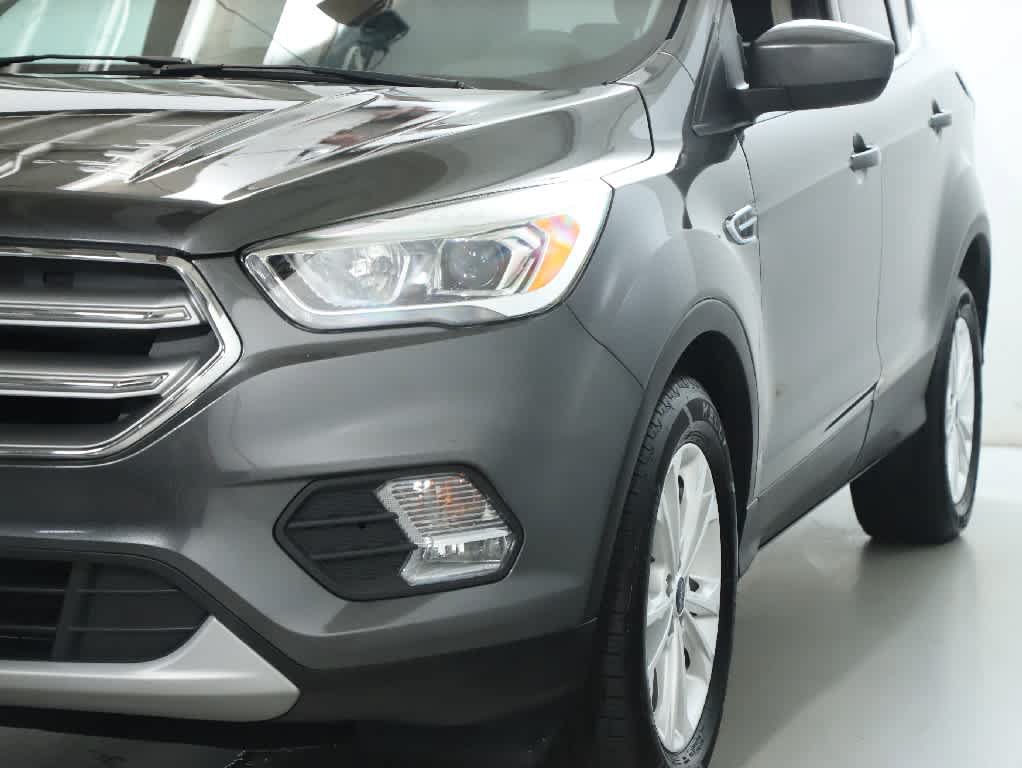 Used 2017 Ford Escape SE w/ Equipment Group 201A FWD image 4