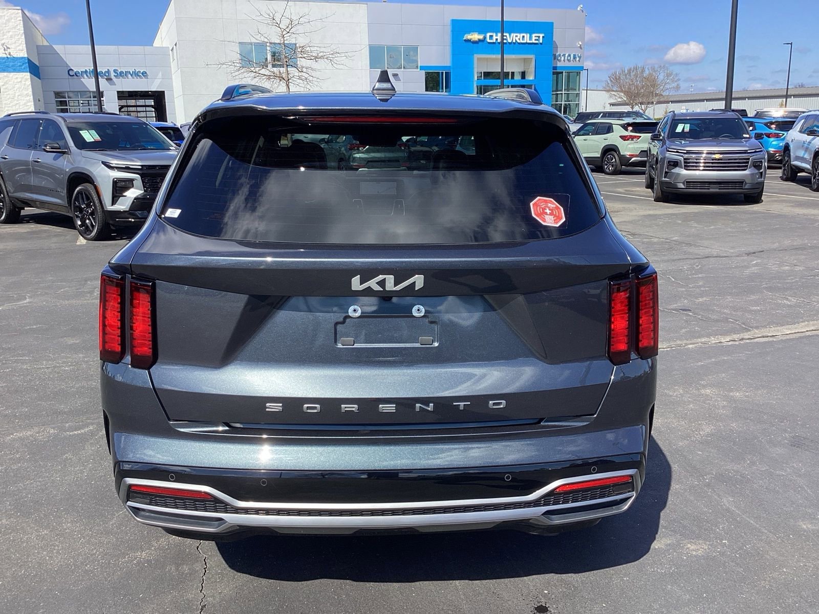 Used 2022 Kia Sorento EX w/ Panoramic Sunroof Package image 3