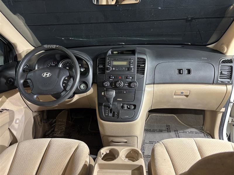 Used 2008 Hyundai Entourage image 9