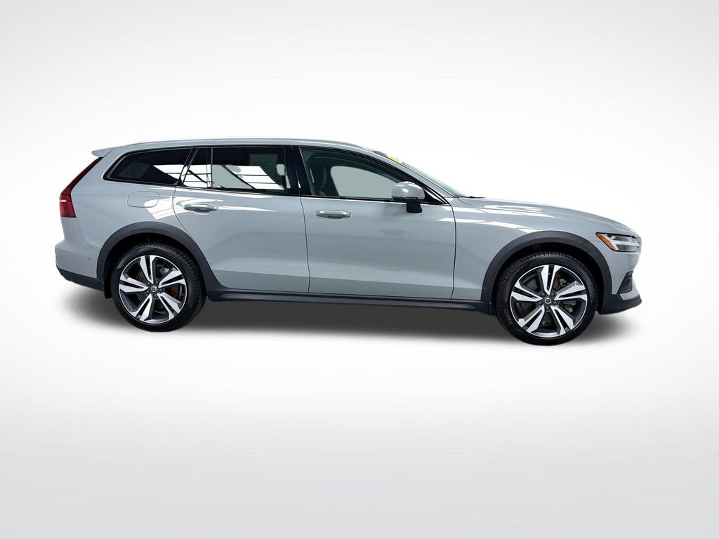 Used 2026 Volvo V60 B5 Cross Country Plus w/ Protection Package Premier AWD/4WD image 10
