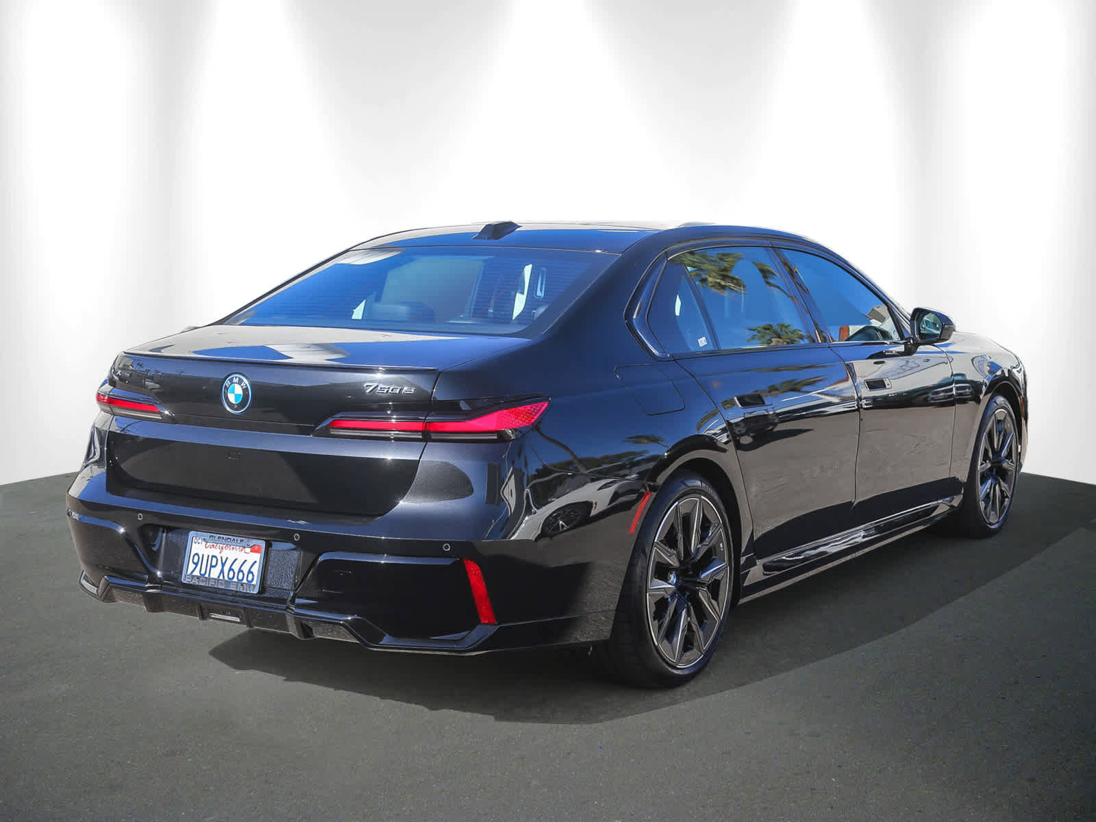 Used 2026 BMW 750e xDrive w/ Premium Package image 6