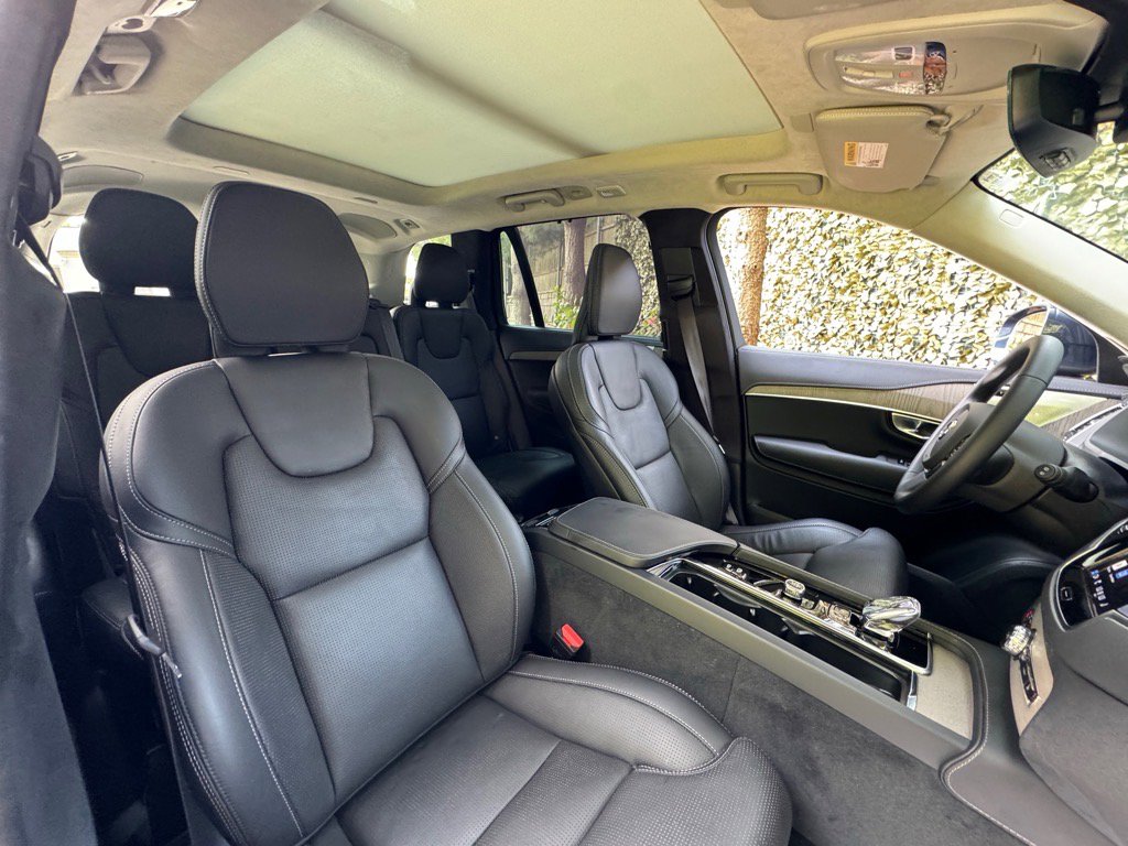 Used 2024 Volvo XC90 B6 Ultimate w/ Lounge Package image 23