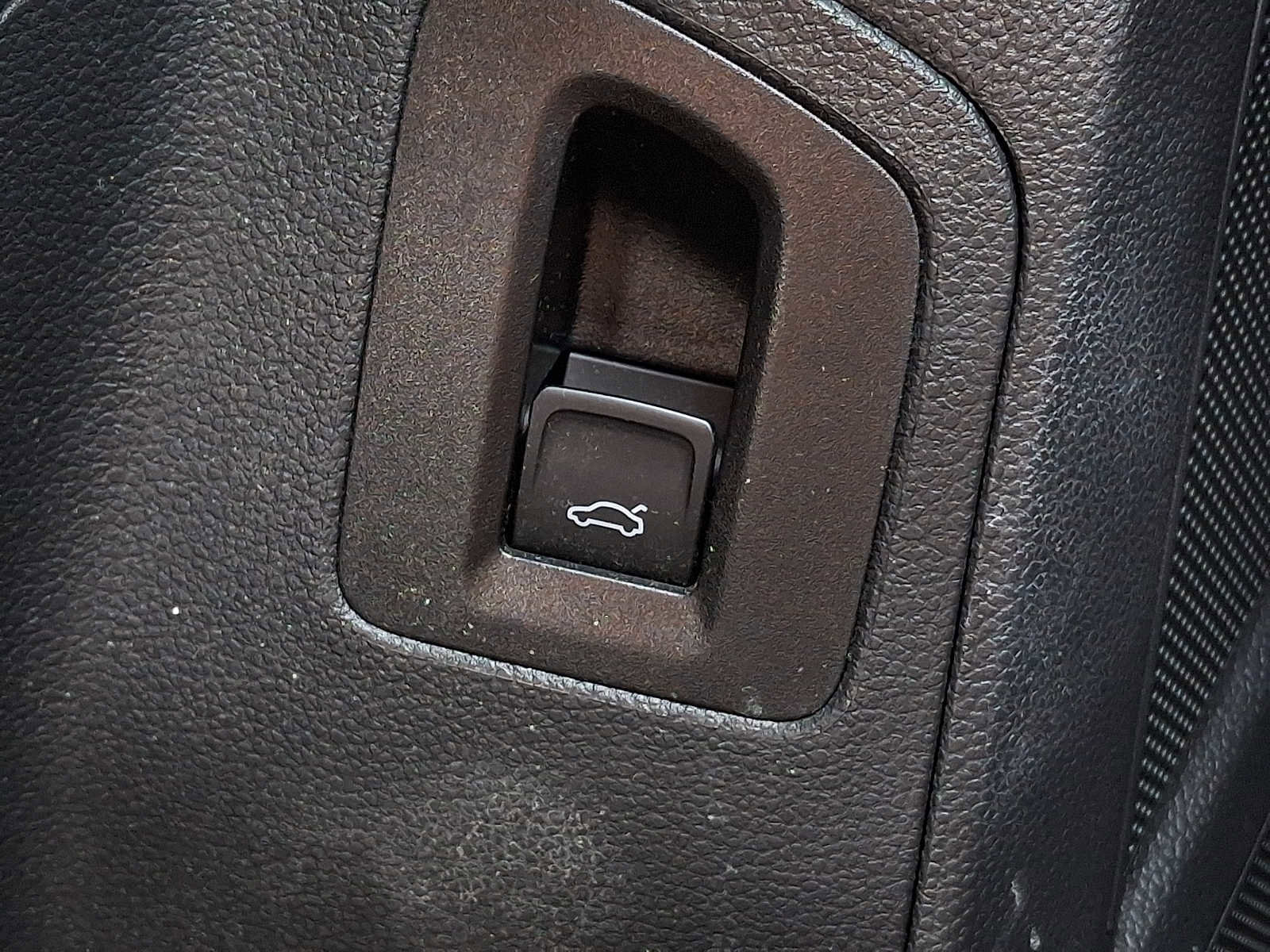 Used 2022 Volkswagen Atlas Cross Sport SE w/ Panoramic Sunroof Package image 25