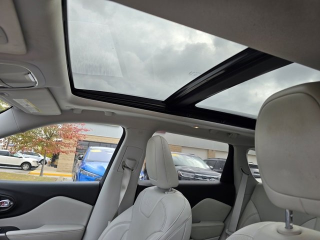 Used 2020 Jeep Cherokee Limited image 12