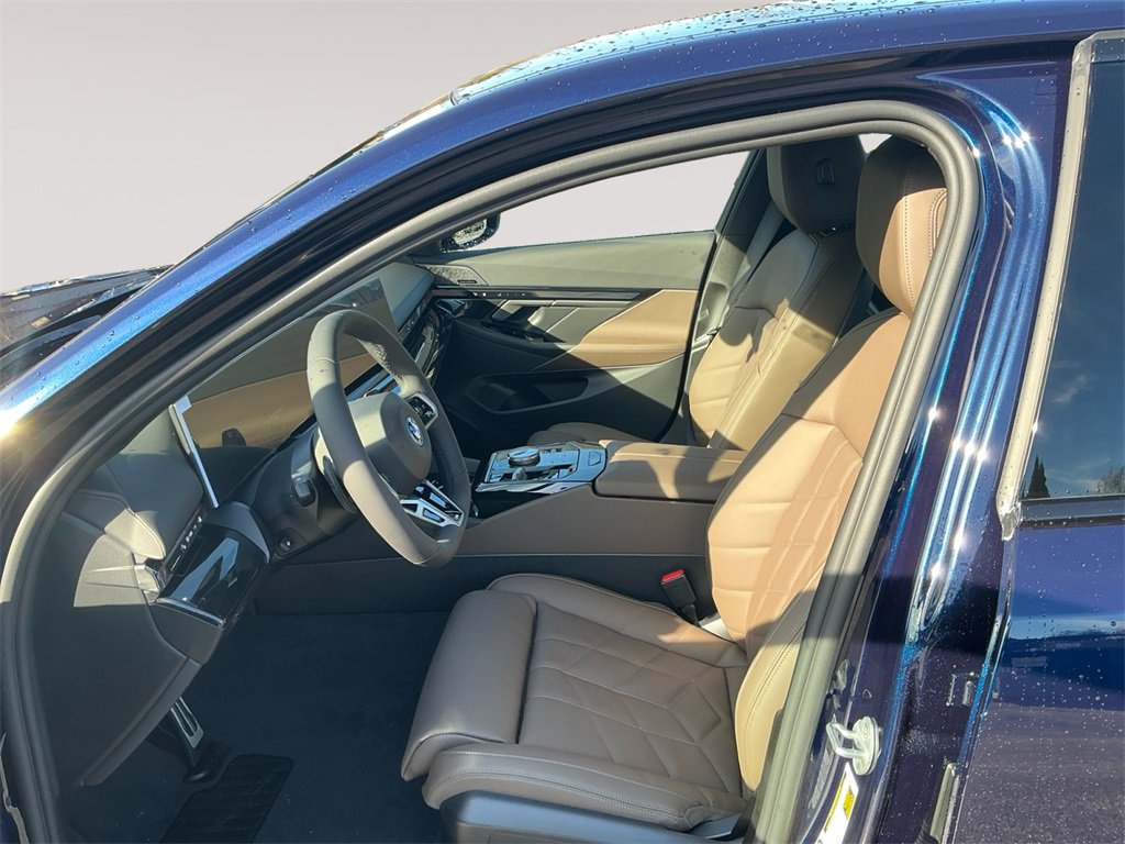 New 2026 BMW 550e xDrive image 9