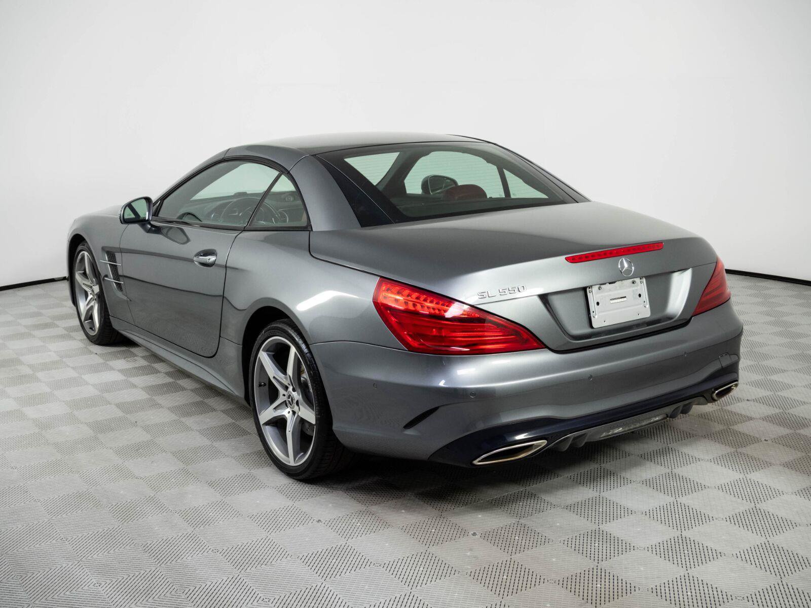 Used 2018 Mercedes-Benz SL 550 image 3