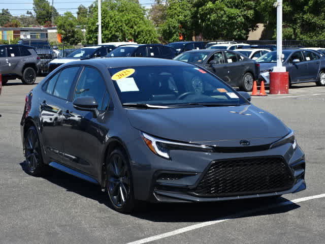 Certified 2025 Toyota Corolla SE w/ Convenience Package FWD image 2