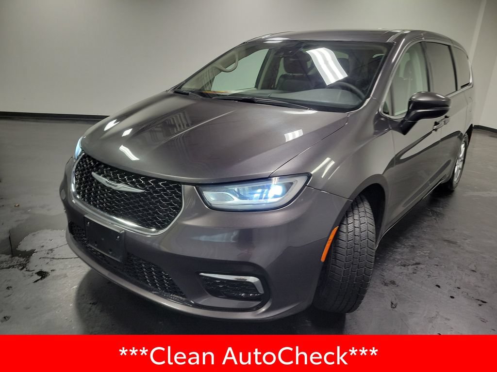 Used 2023 Chrysler Pacifica Touring-L FWD image 4