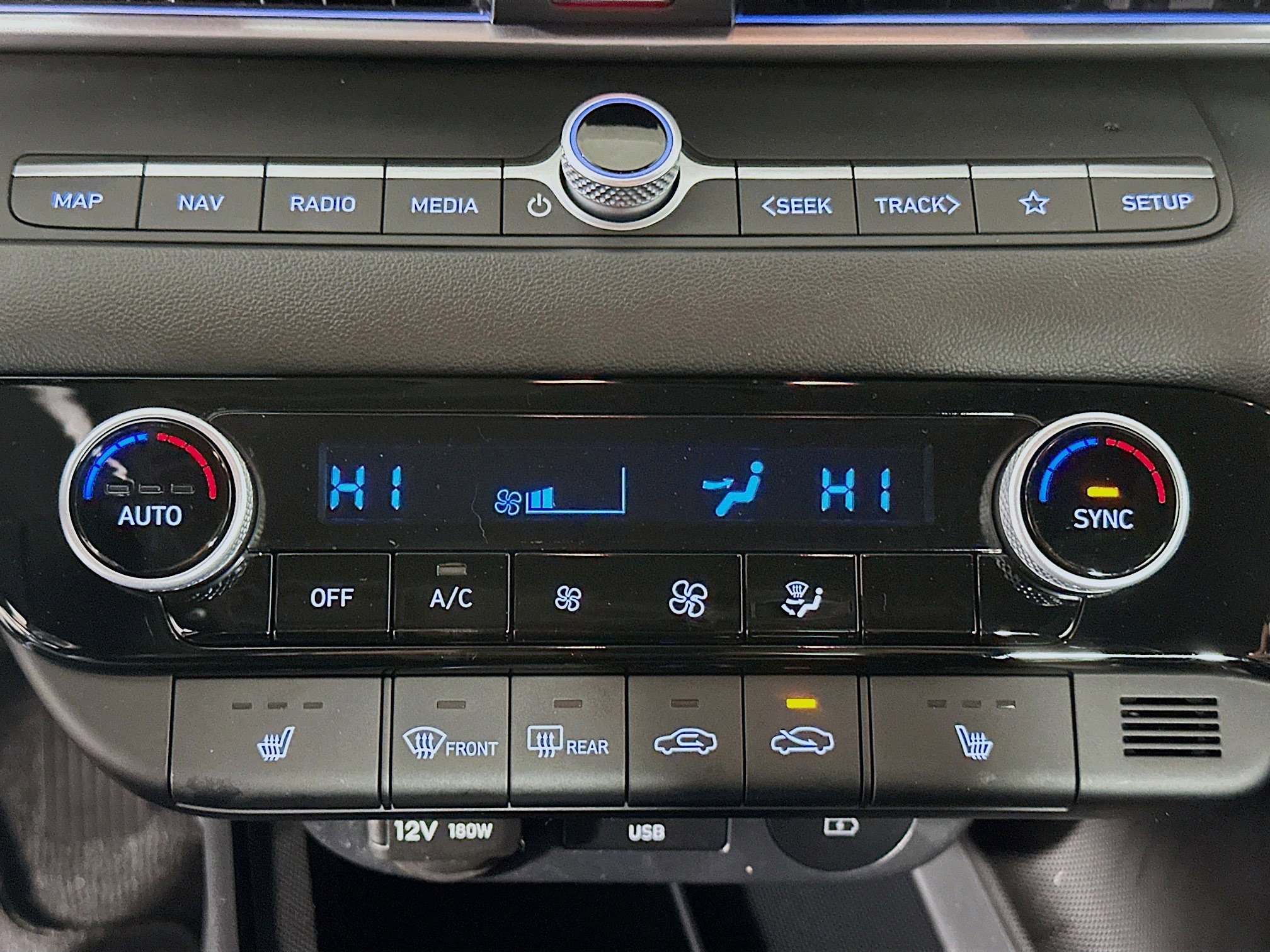 Used 2025 Hyundai Elantra SEL image 24