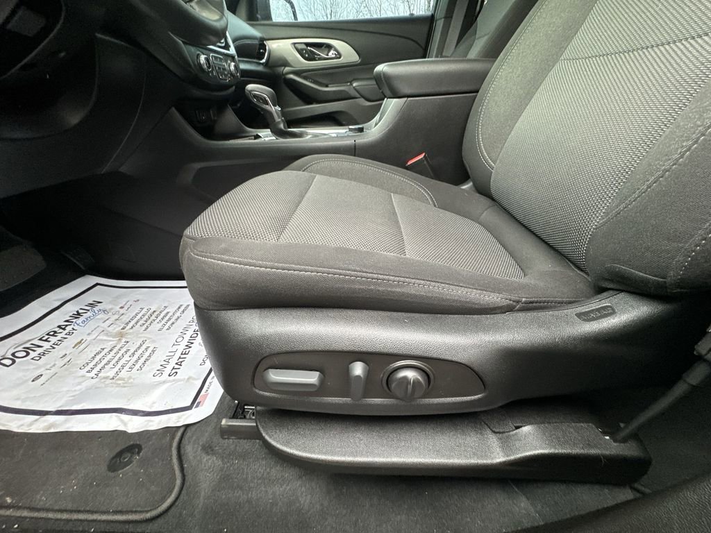 Used 2023 Chevrolet Traverse LT image 12