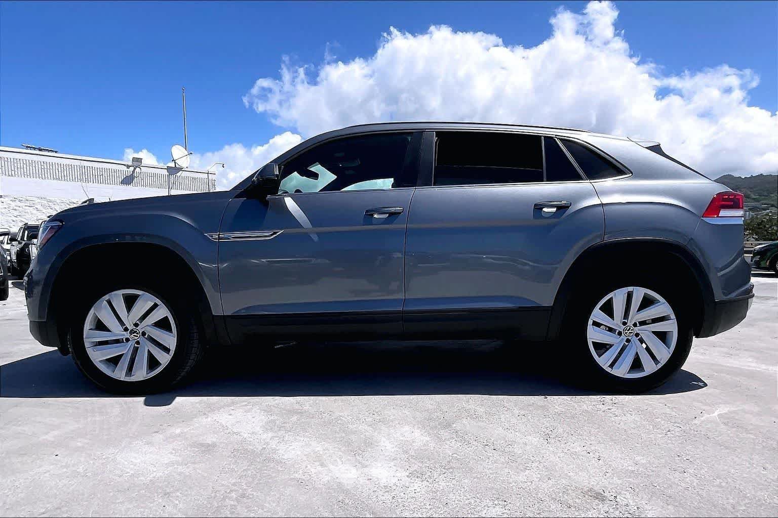Used 2022 Volkswagen Atlas Cross Sport SE AWD/4WD image 3