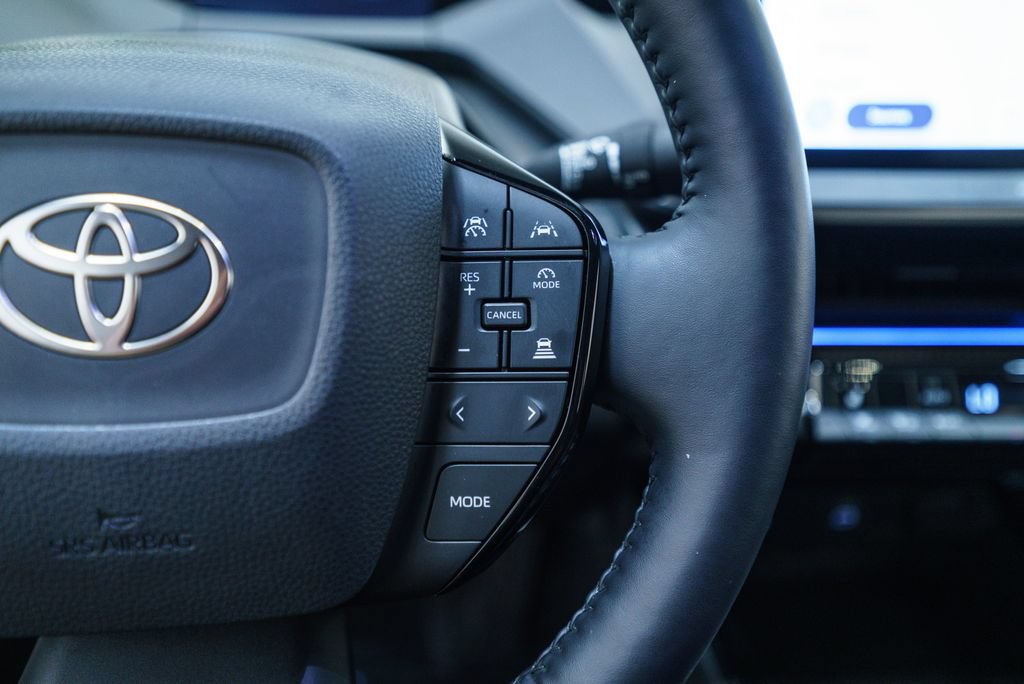 Used 2025 Toyota Prius XLE FWD image 19