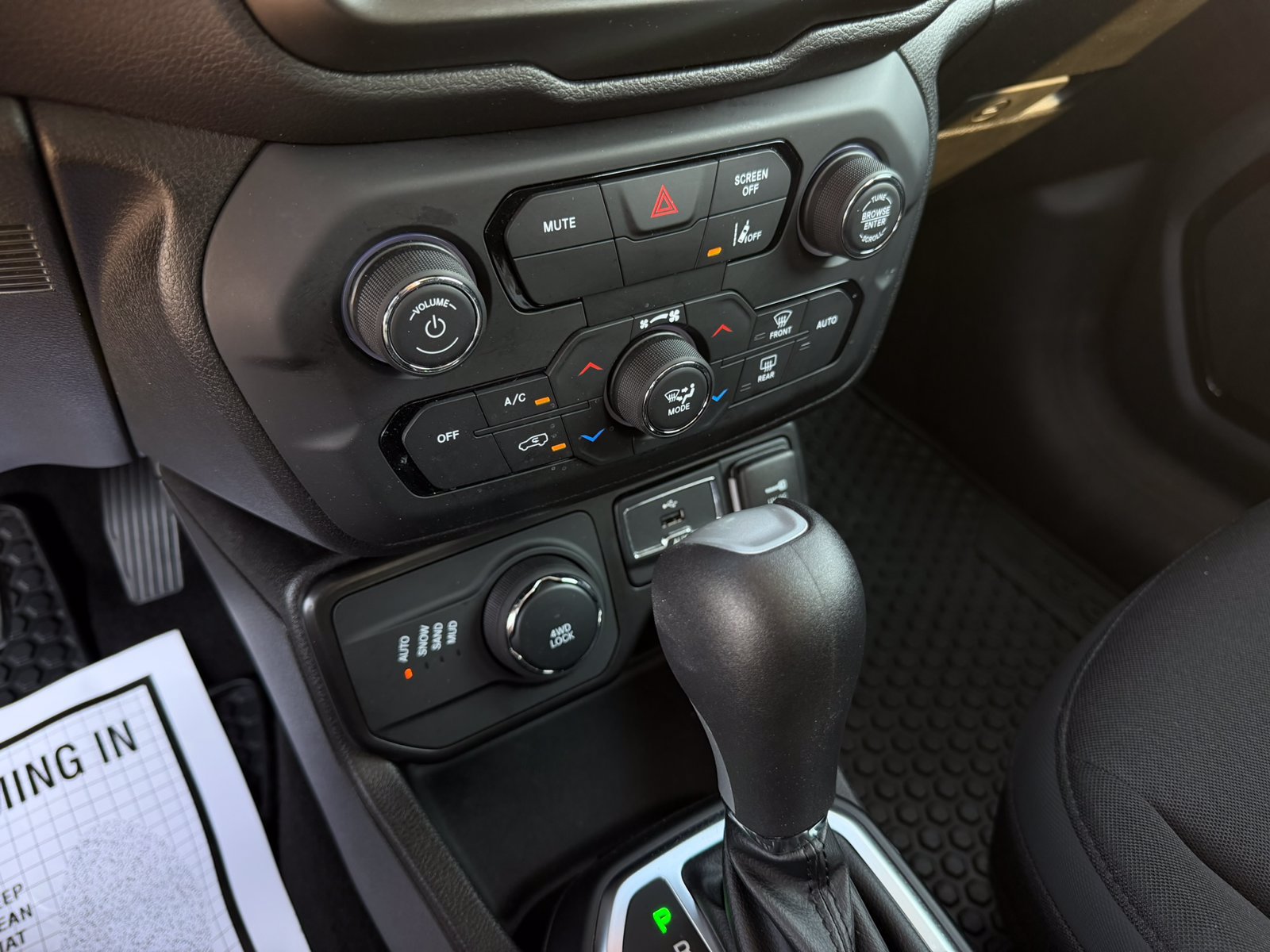 Used 2023 Jeep Renegade Altitude w/ Sun/Sound Group AWD/4WD image 16