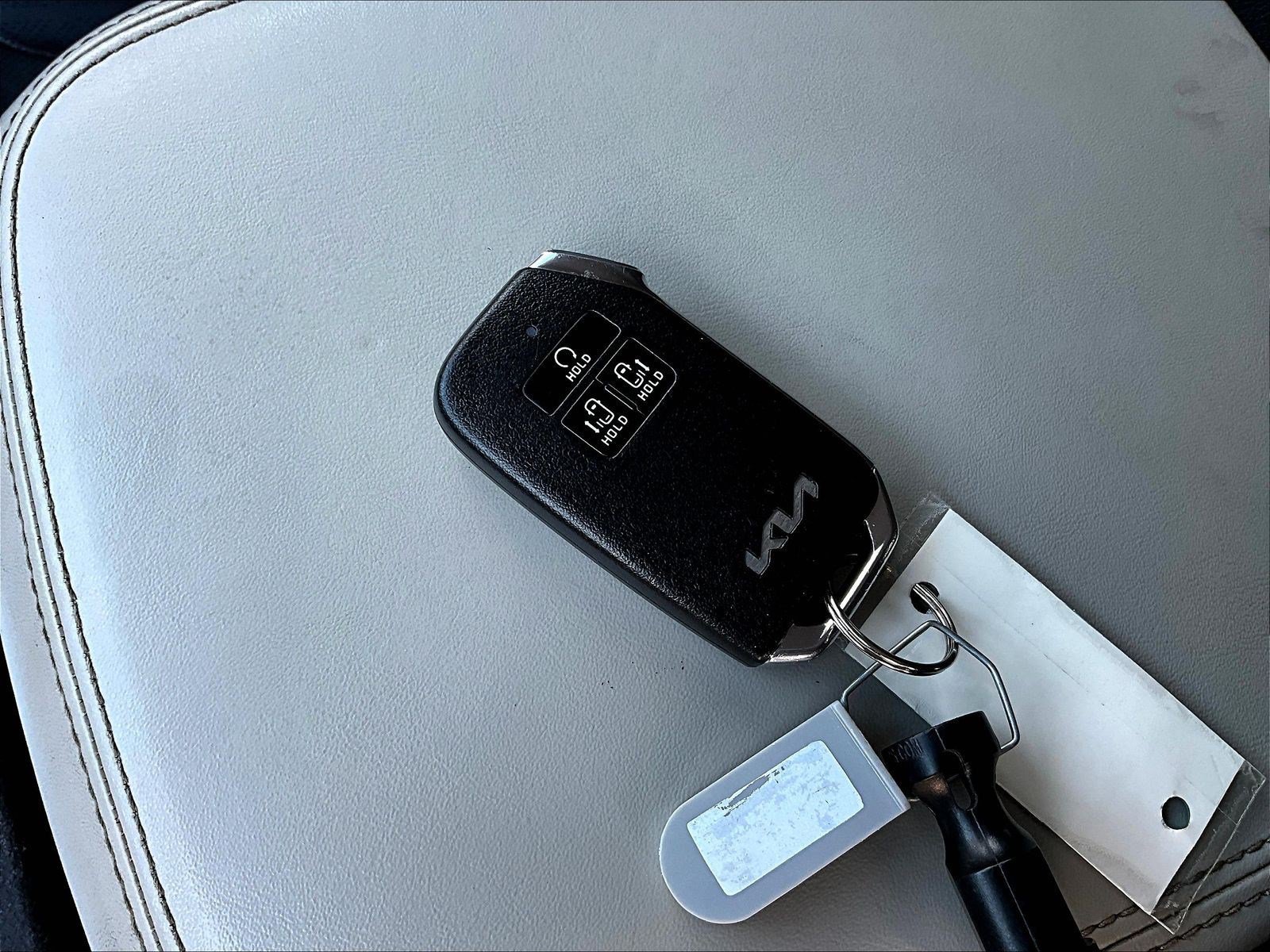 Used 2022 Kia Carnival LX FWD image 35