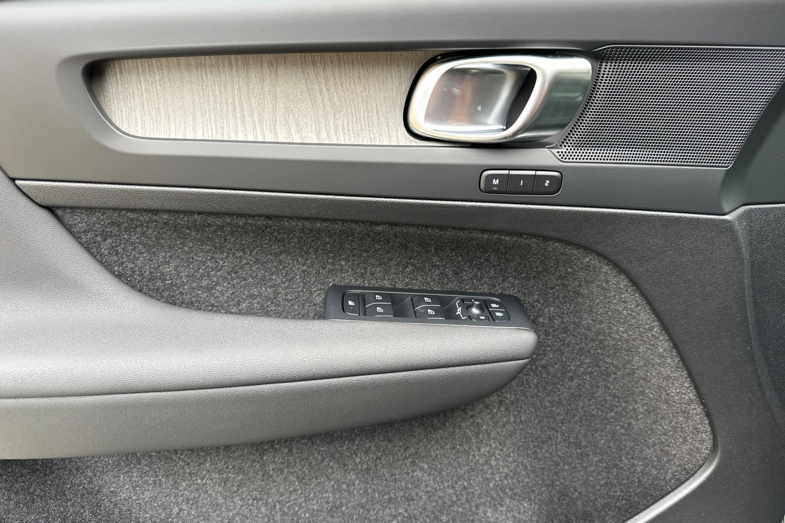 New 2025 Volvo XC40 B5 Core w/ Climate Package image 9