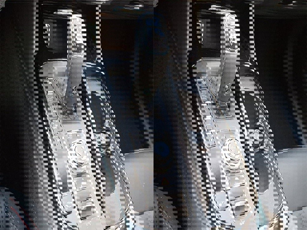 Used 2024 Maserati Levante GT Ultima image 27