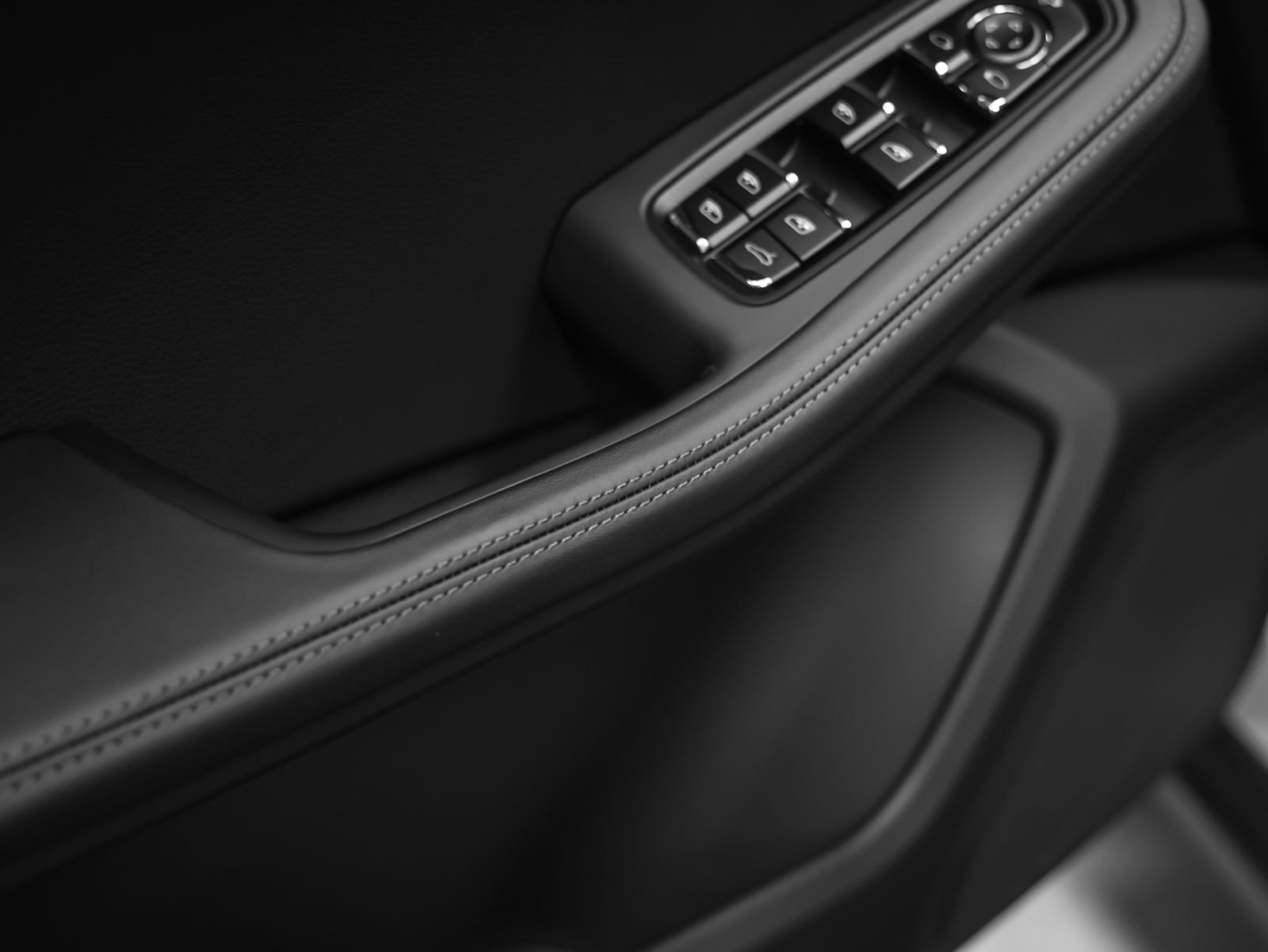 New 2026 Porsche Macan AWD/4WD image 46