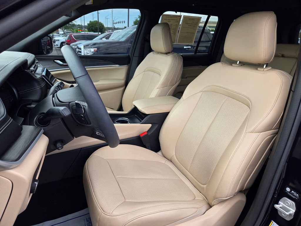Used 2024 Jeep Grand Cherokee Limited w/ Luxury Tech Group II AWD/4WD image 18