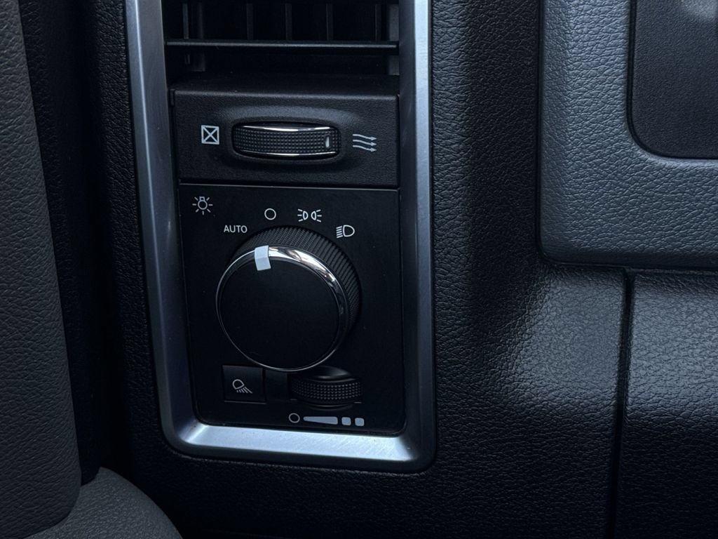 Used 2017 RAM 1500 Classic SLT AWD/4WD image 19