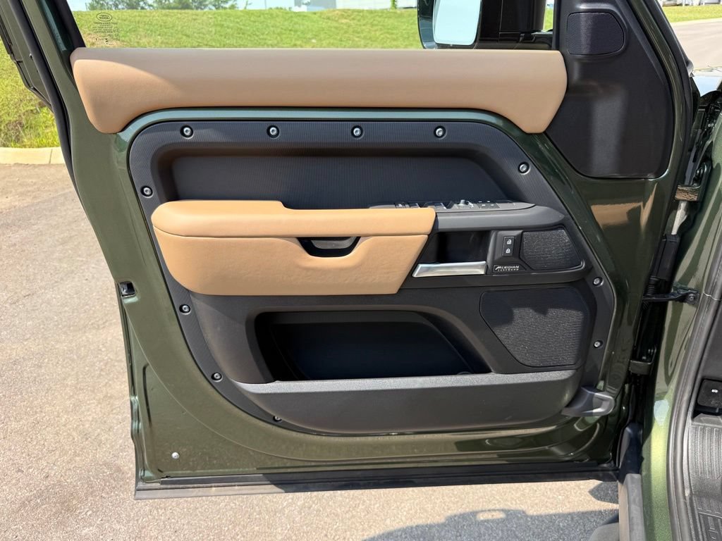 New 2026 Land Rover Defender 110 X-Dynamic SE AWD/4WD image 14