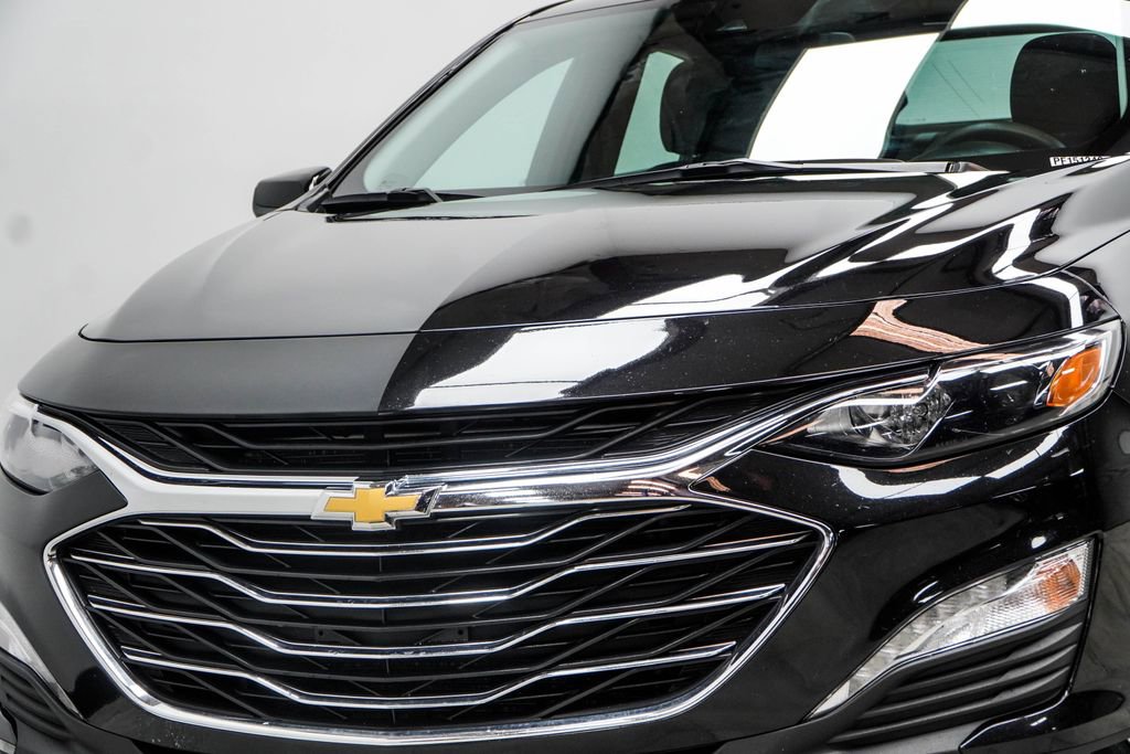 Used 2023 Chevrolet Malibu LT FWD image 2