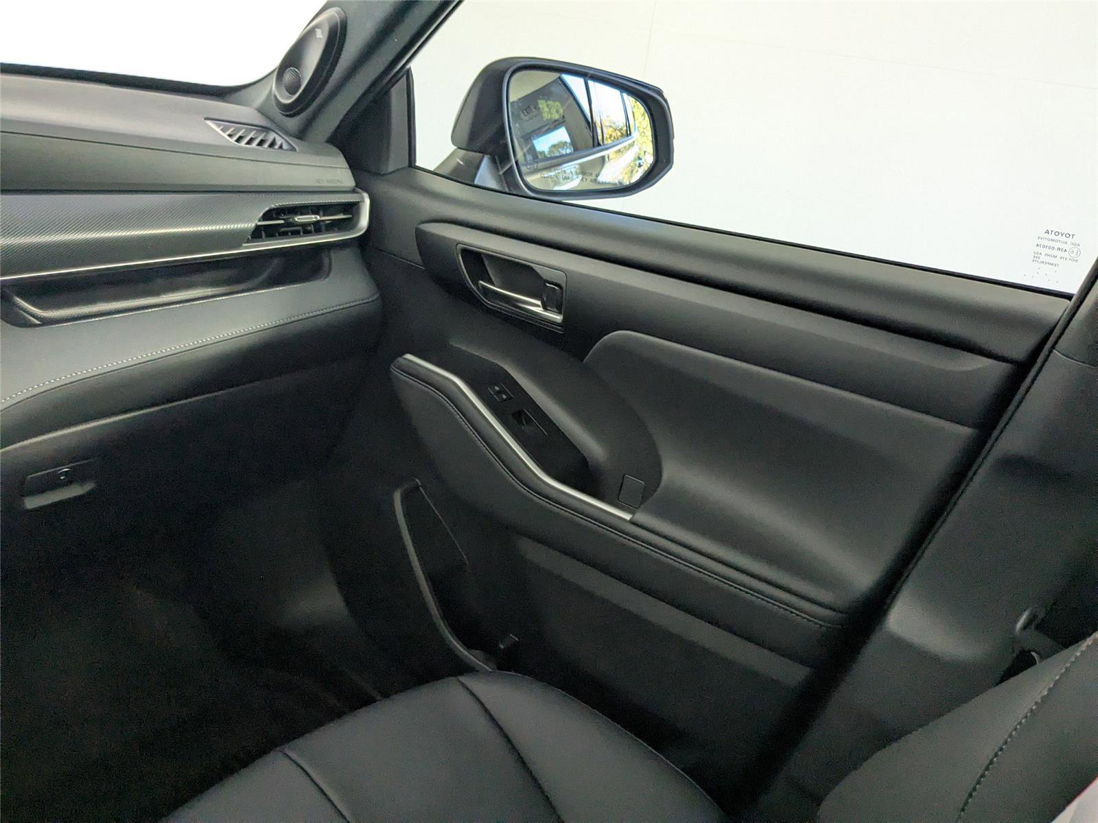 New 2026 Toyota Highlander XSE image 9