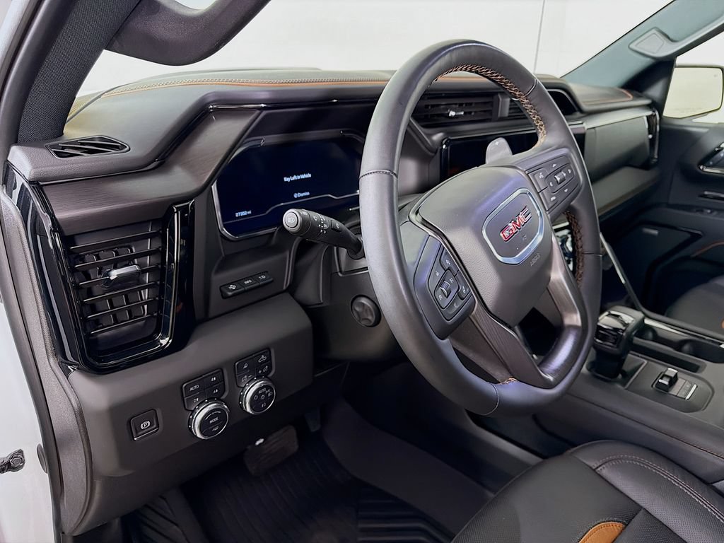 Used 2025 GMC Sierra 1500 AT4 w/ AT4 Premium Package AWD/4WD image 10