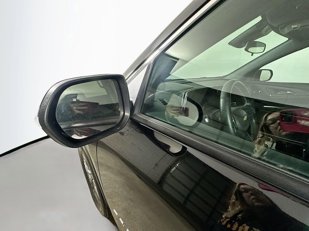 Used 2025 Chevrolet Traverse LT image 39