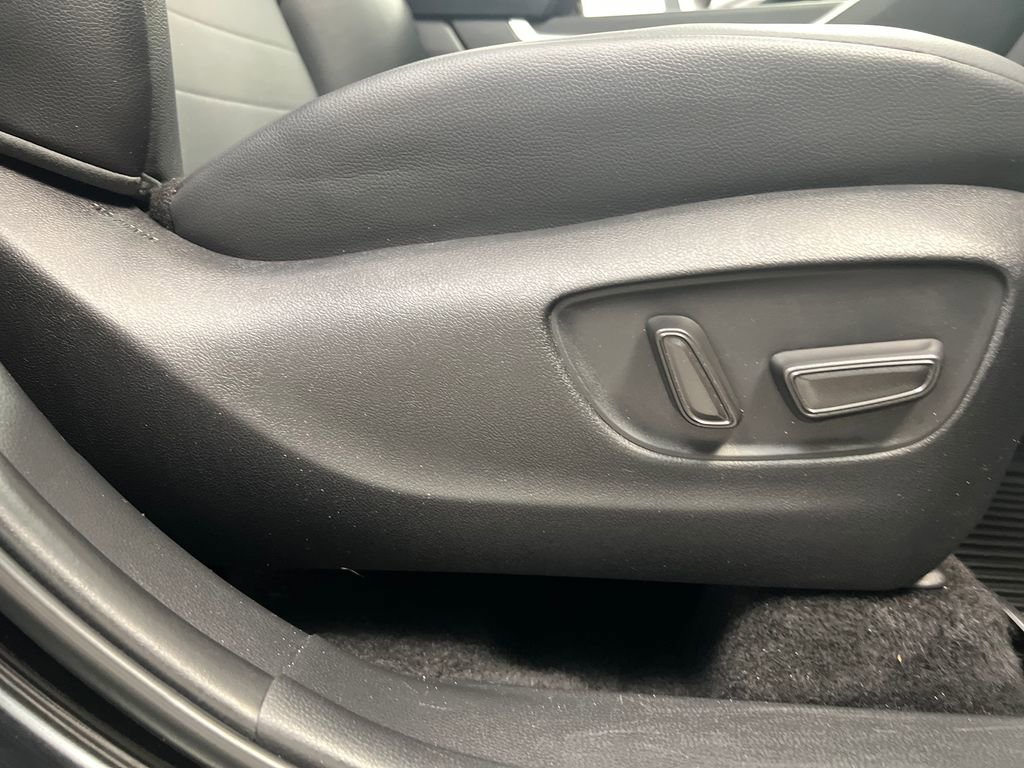 Used 2025 Toyota Highlander XLE FWD image 27