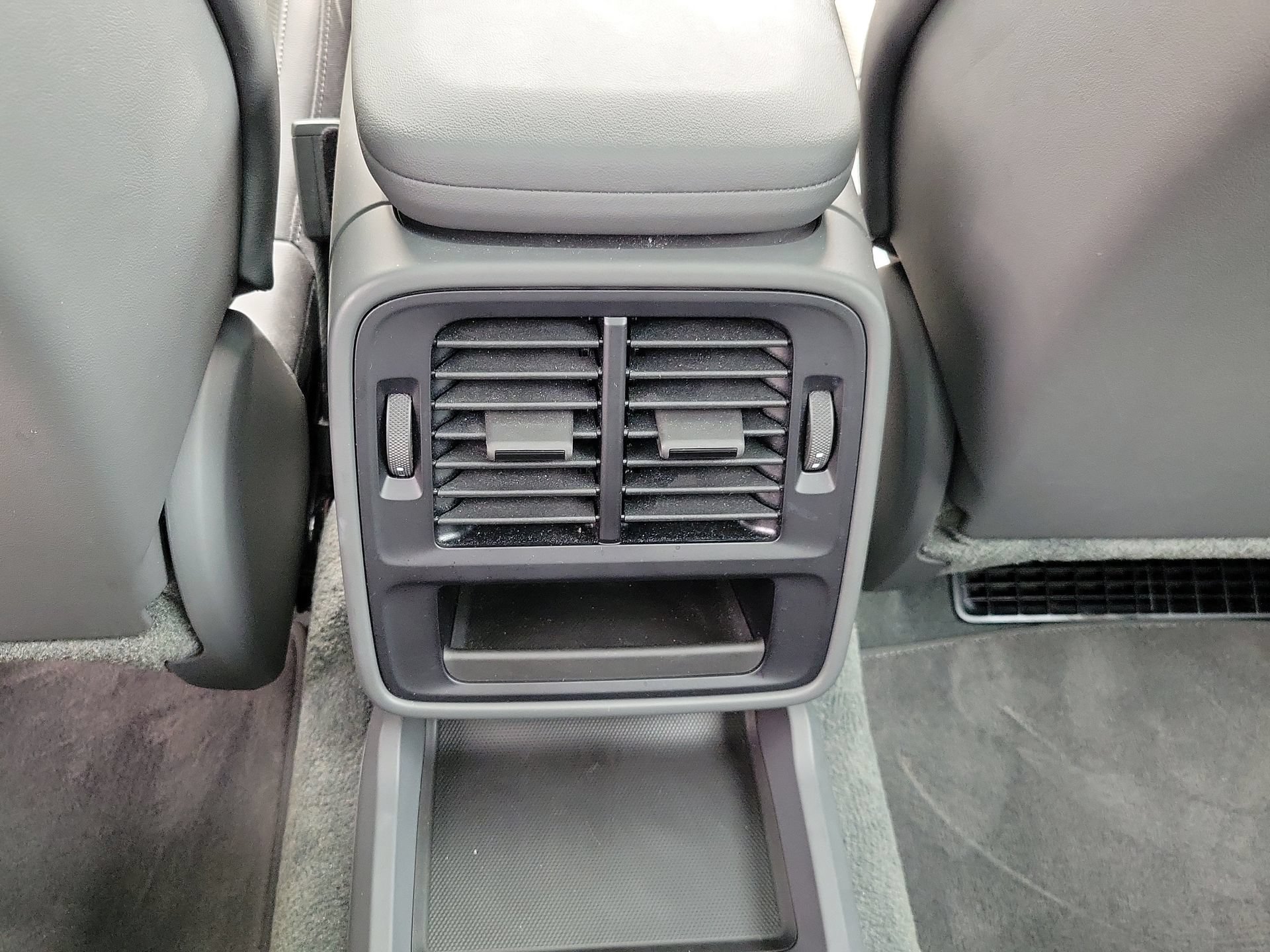 Used 2024 Porsche Taycan RWD image 19