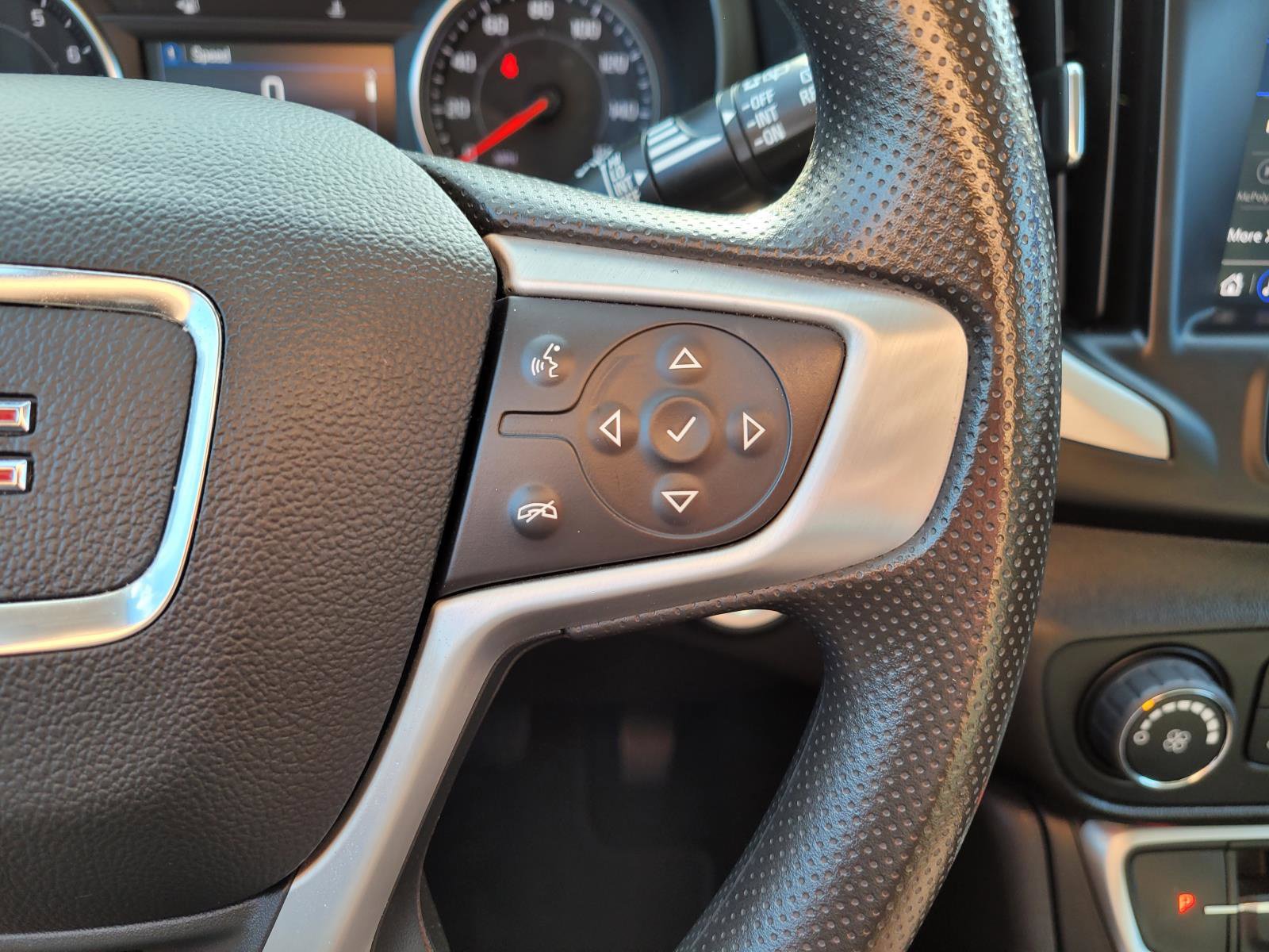 Used 2024 GMC Terrain SLE AWD/4WD image 28