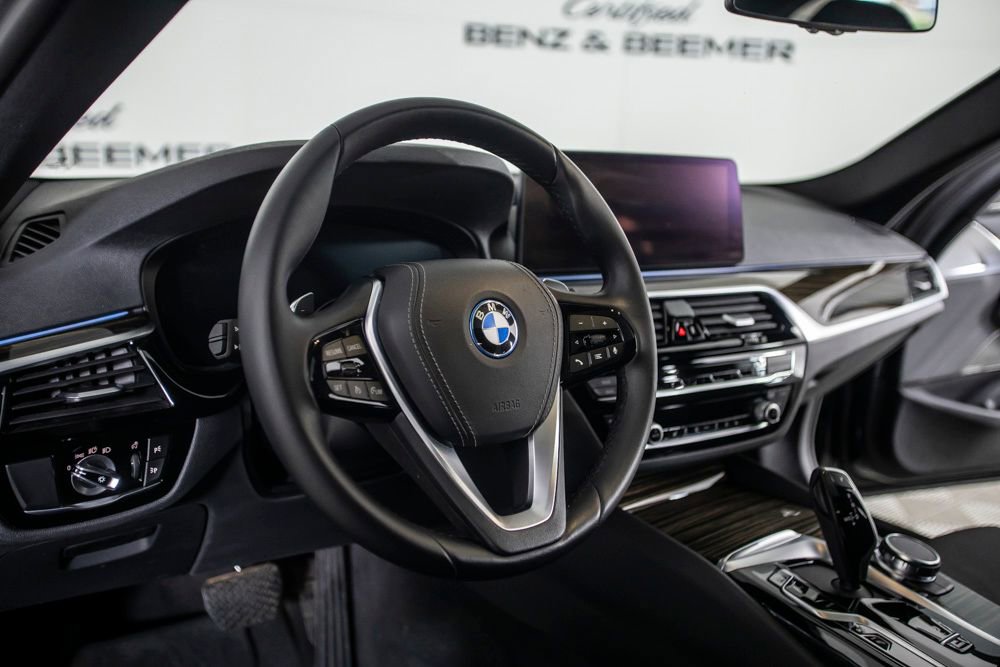 Used 2023 BMW 530e w/ Executive Package image 30