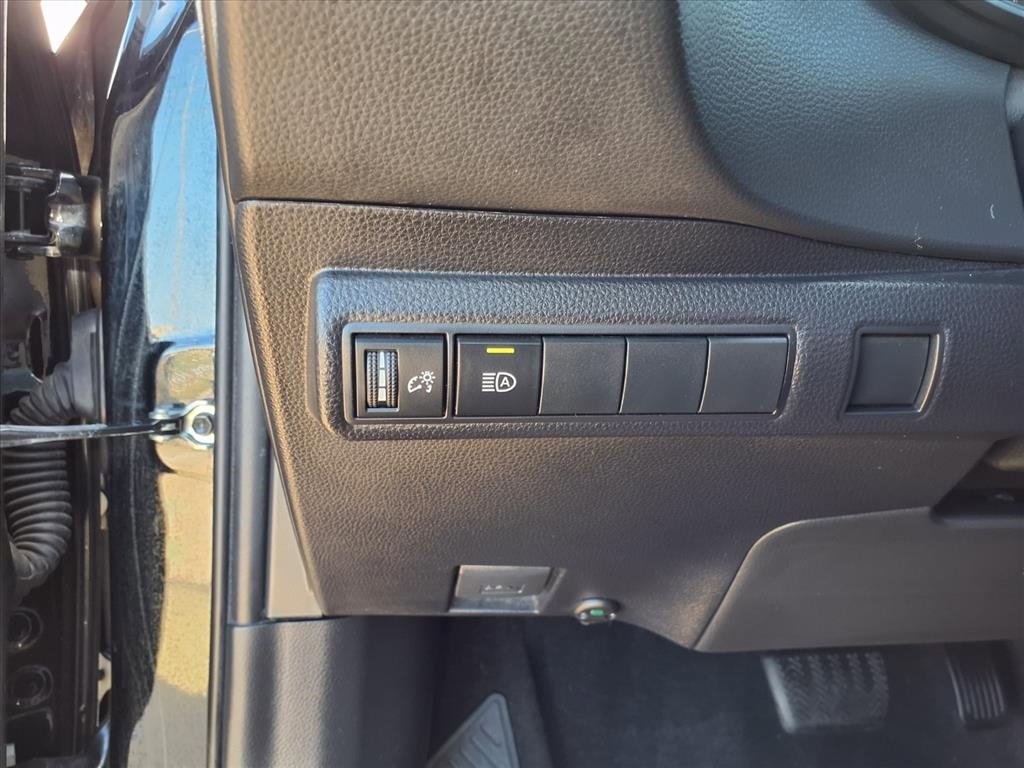 Used 2024 Toyota Corolla SE image 15