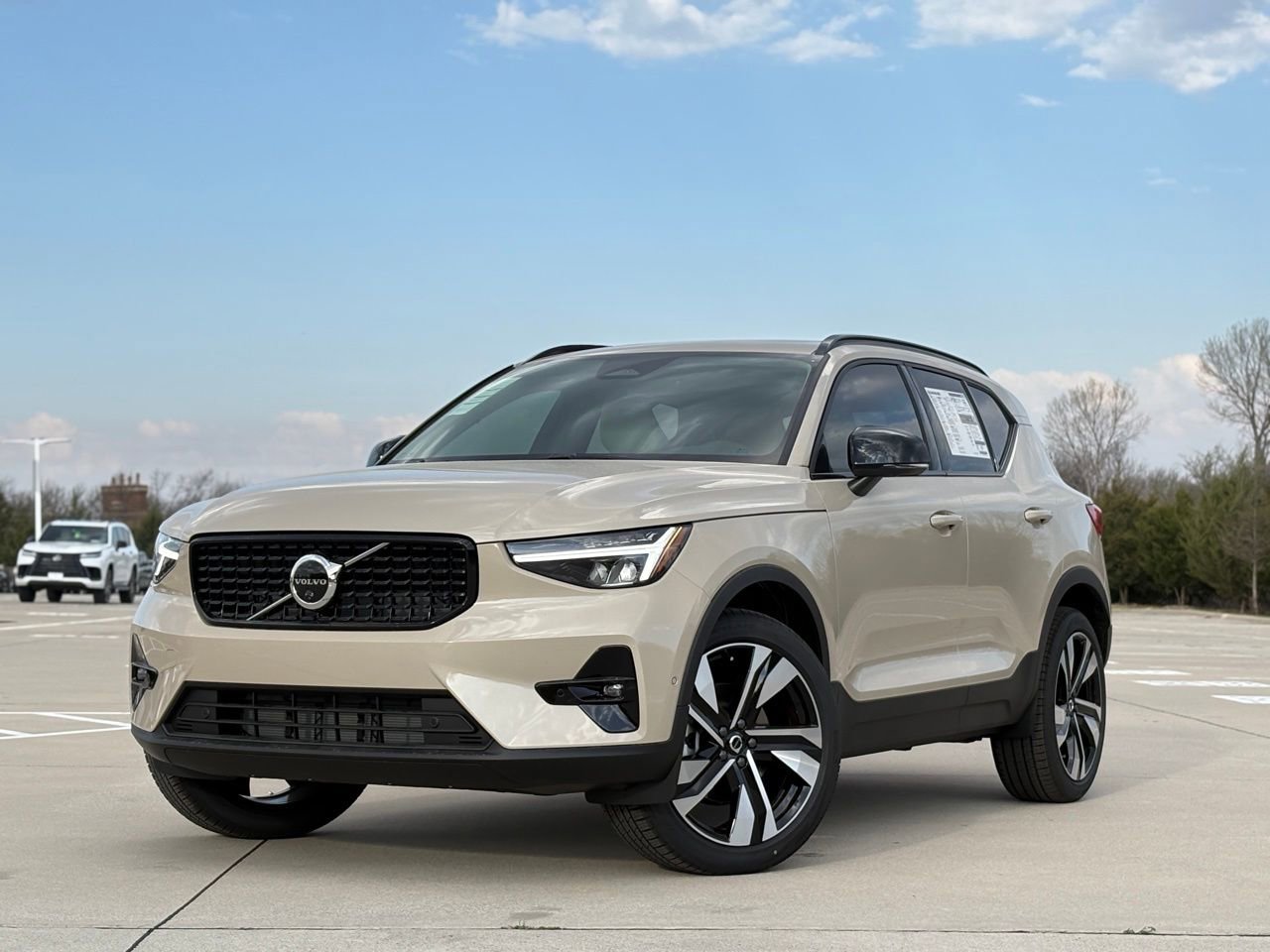 New 2026 Volvo XC40 B5 Plus w/ Protection Package Premier AWD/4WD image 2