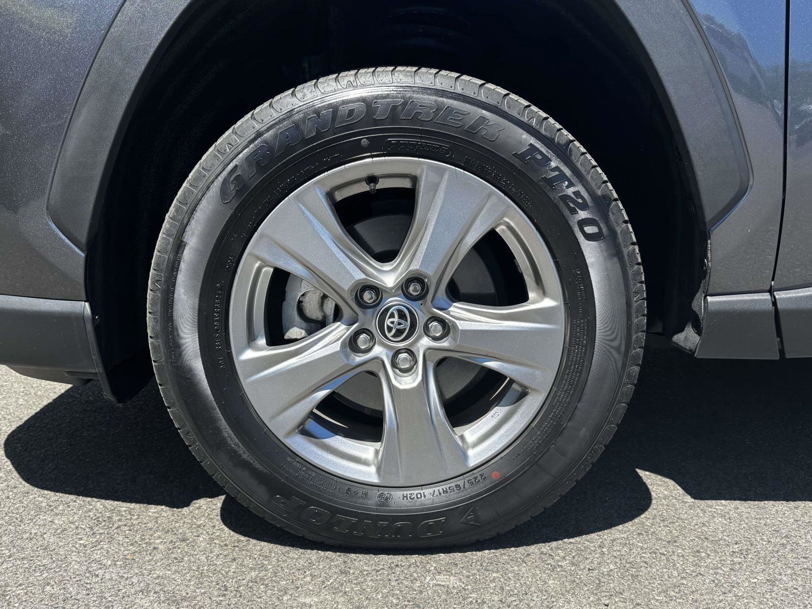 Used 2025 Toyota RAV4 XLE AWD/4WD image 10